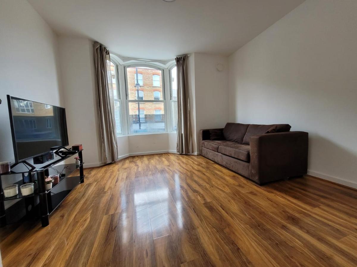 Stunning 1 Bedroom Apartment In London Bagian luar foto